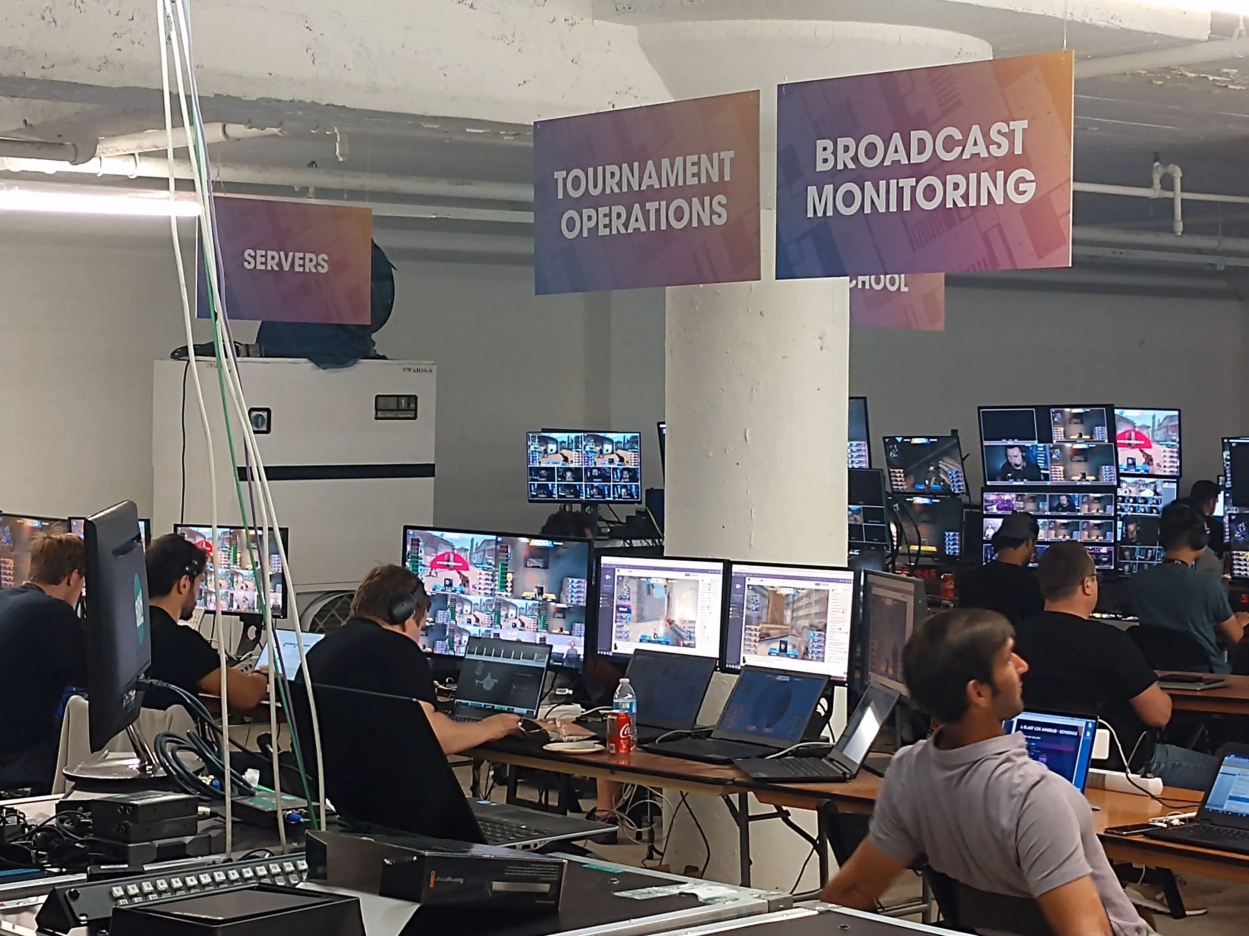 inside-the-action-when-fans-steal-the-show-at-the-blast-pro-series-image-1